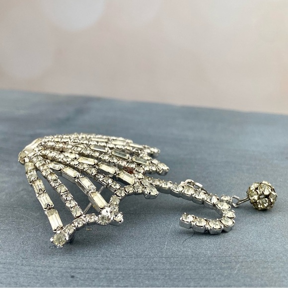 Adorable Vintage Pave Umbrella Rhinestone Brooch Rainy Day Spring Pin Raindrop - Picture 2 of 5